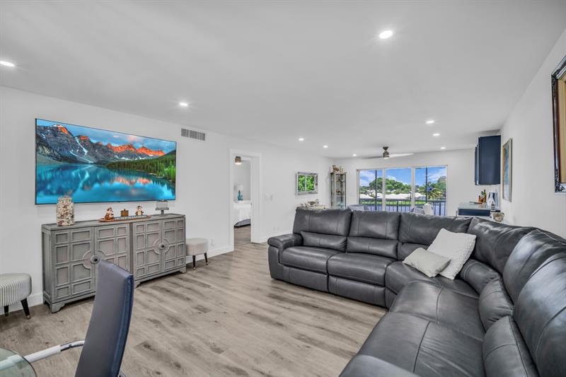 Image 14 of 42 For 250 John F Kennedy Drive  403