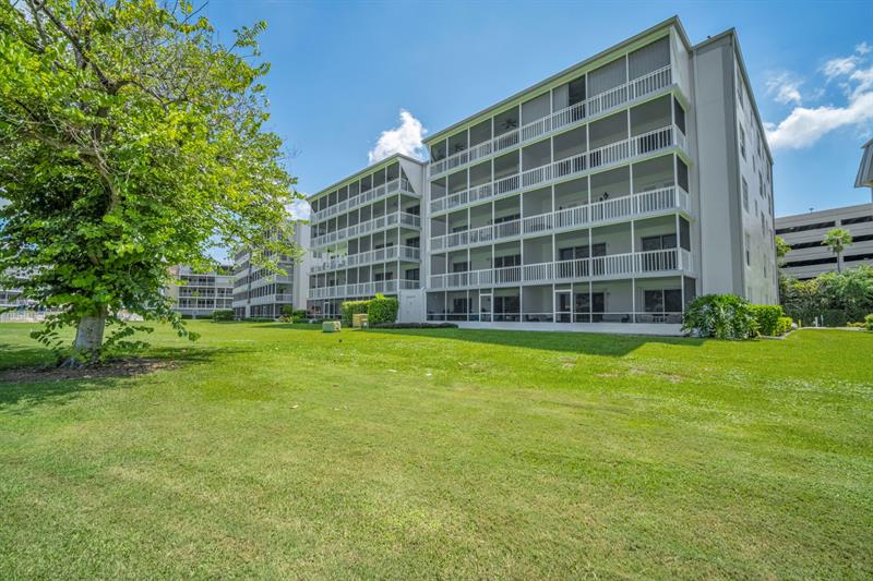 Image 30 of 42 For 250 John F Kennedy Drive  403