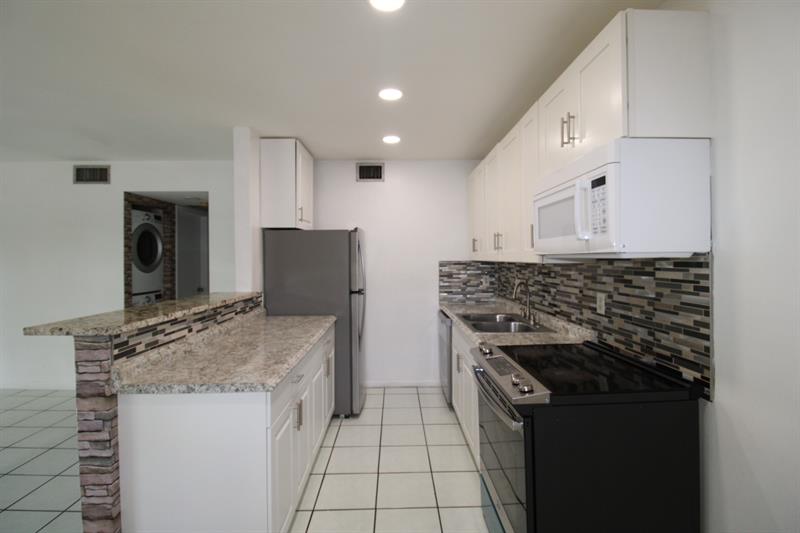 Image 4 of 15 For 9932 Nob Hill Ct  9932