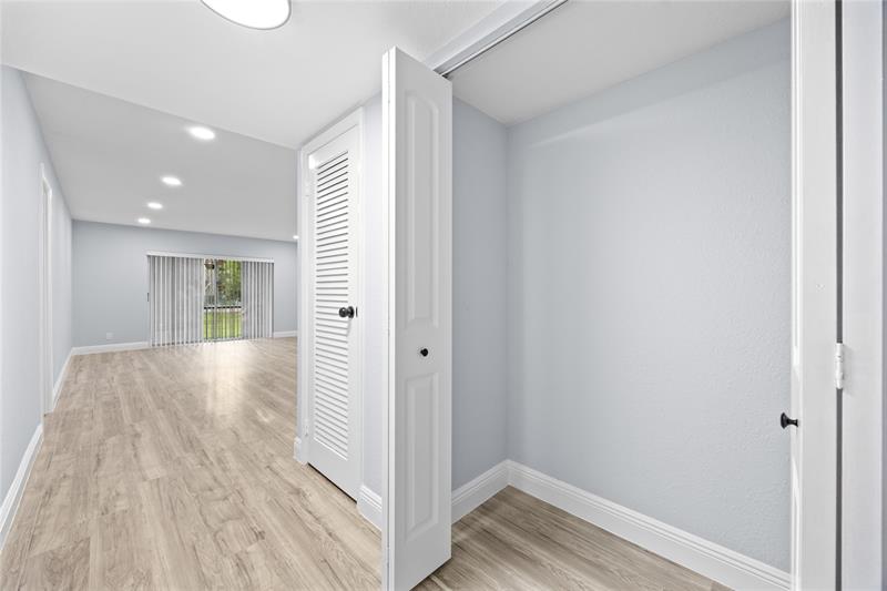 Image 20 of 47 For 6061 Falls Cir Dr  109