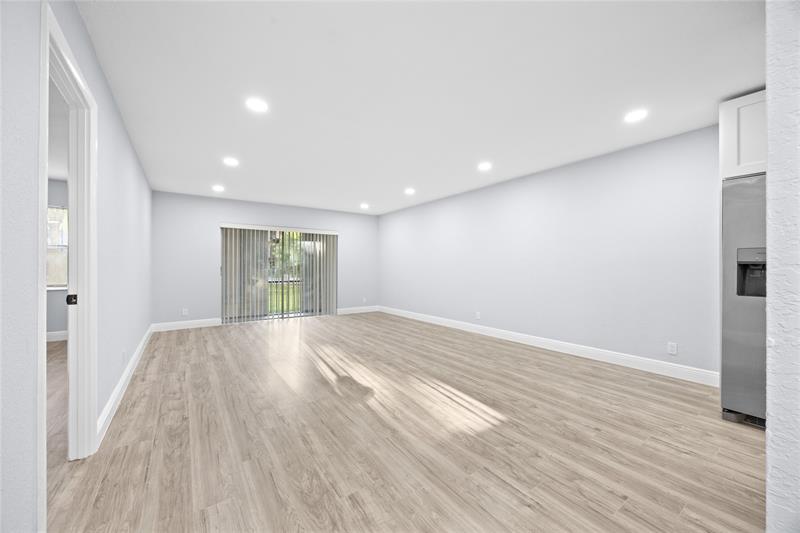 Image 21 of 47 For 6061 Falls Cir Dr  109