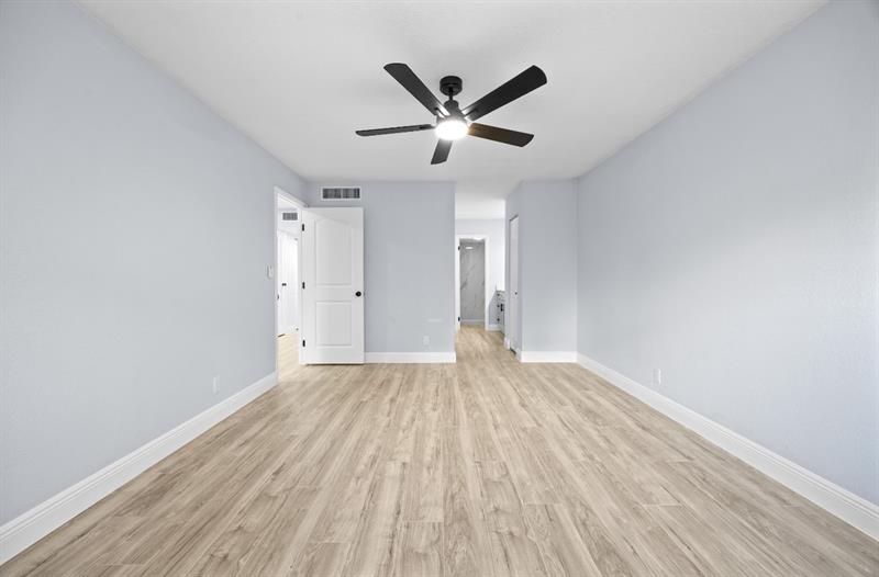 Image 9 of 47 For 6061 Falls Cir Dr  109