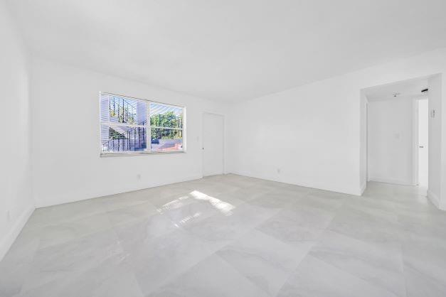Image 13 of 23 For 2420 Johnson St  107