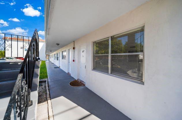 Image 22 of 23 For 2420 Johnson St  107
