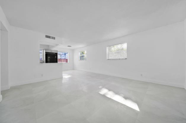 Image 9 of 23 For 2420 Johnson St  107