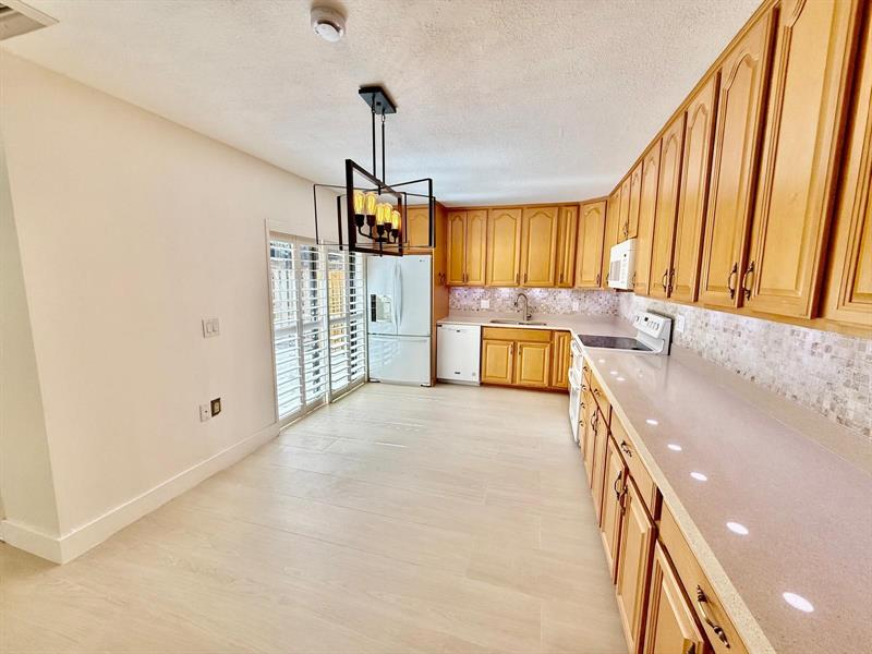 Image 14 of 54 For 2911 22nd Cir  37b