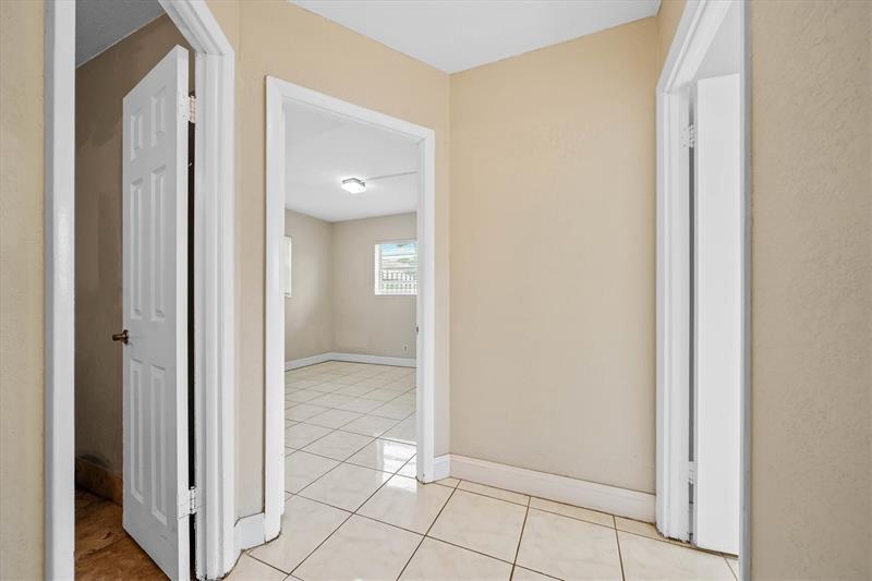 Image 12 of 21 For 5031 Oakland Park Blvd