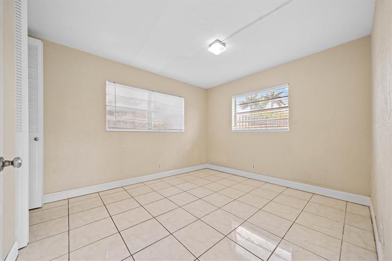 Image 16 of 21 For 5031 Oakland Park Blvd