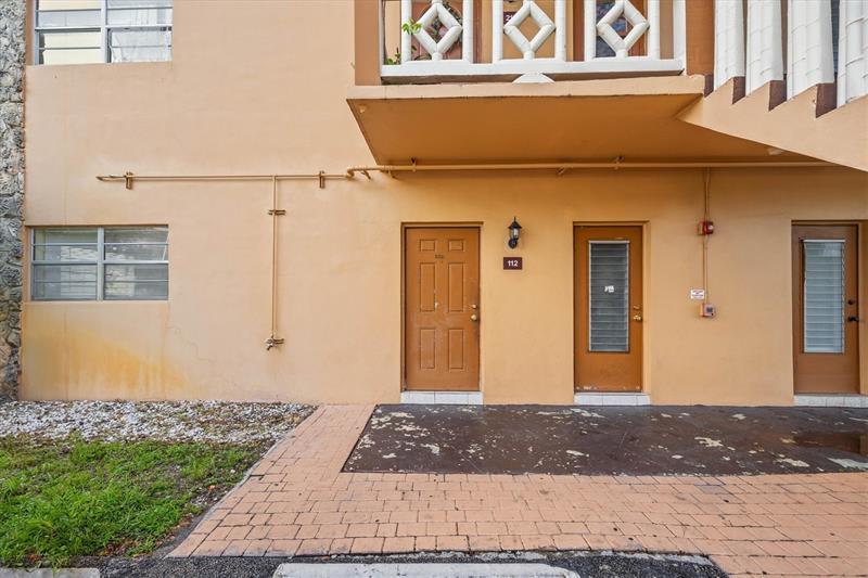 Image 3 of 21 For 5031 Oakland Park Blvd