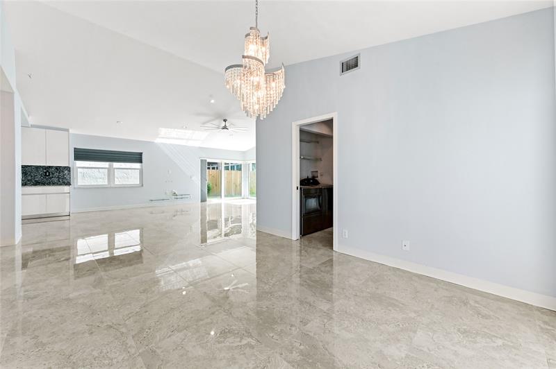 Image 11 of 38 For 21300 Millbrook Ct