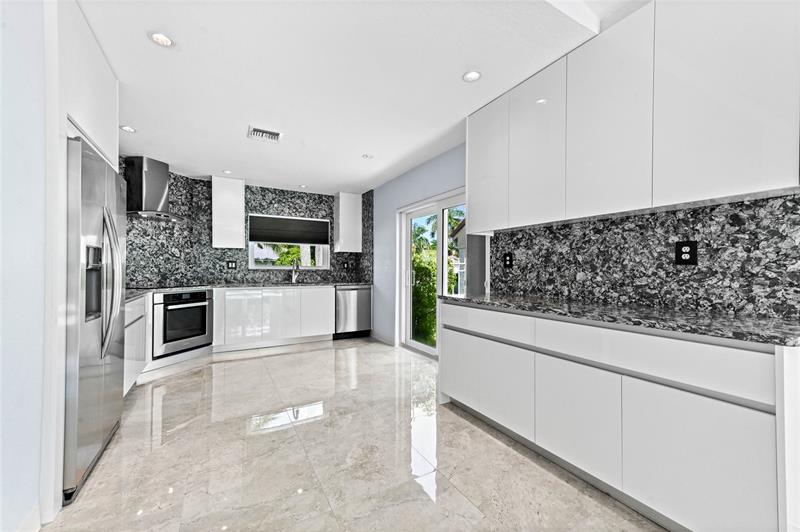 Image 12 of 38 For 21300 Millbrook Ct