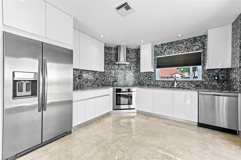 Image 13 of 38 For 21300 Millbrook Ct