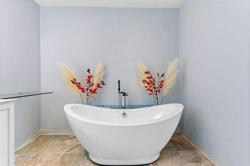 Image 21 of 38 For 21300 Millbrook Ct