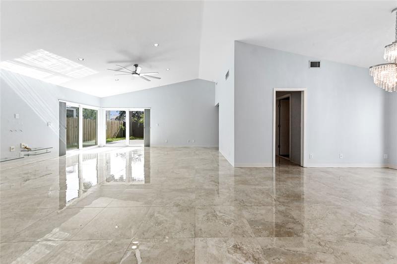 Image 5 of 38 For 21300 Millbrook Ct