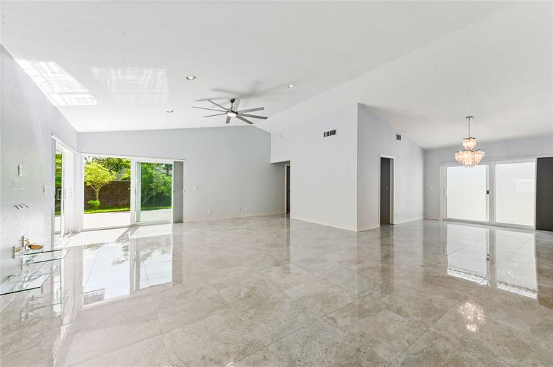 Image 6 of 38 For 21300 Millbrook Ct