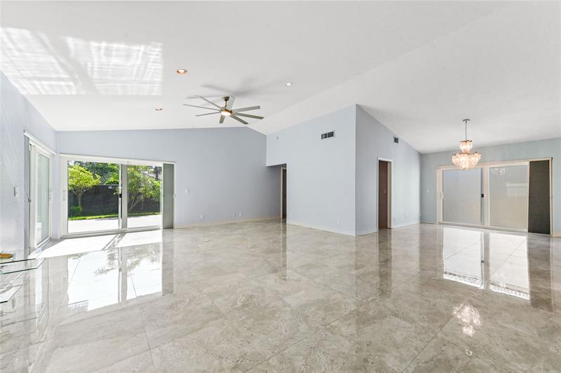 Image 9 of 38 For 21300 Millbrook Ct