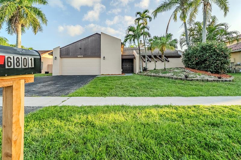 Details for 6801 44th Ct, Lauderhill, FL 33319