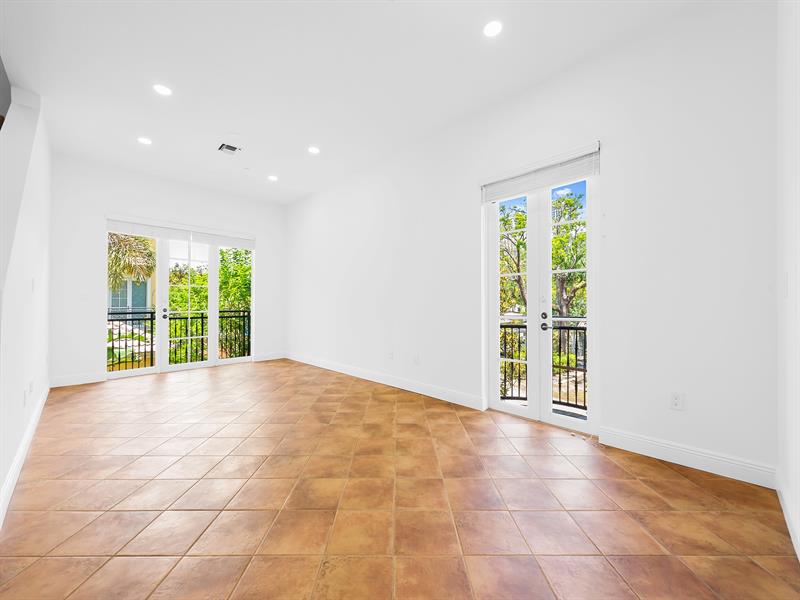 Image 12 of 24 For 510 7th St  401