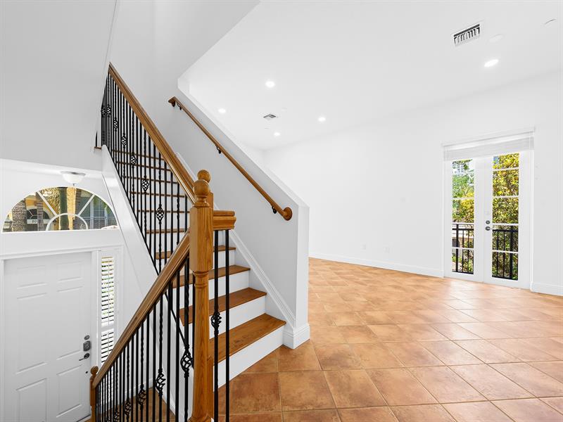 Image 15 of 24 For 510 7th St  401