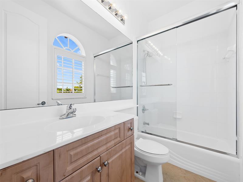 Image 16 of 24 For 510 7th St  401