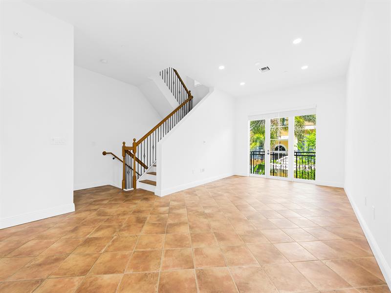 Image 21 of 24 For 510 7th St  401