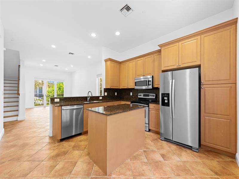 Image 23 of 24 For 510 7th St  401