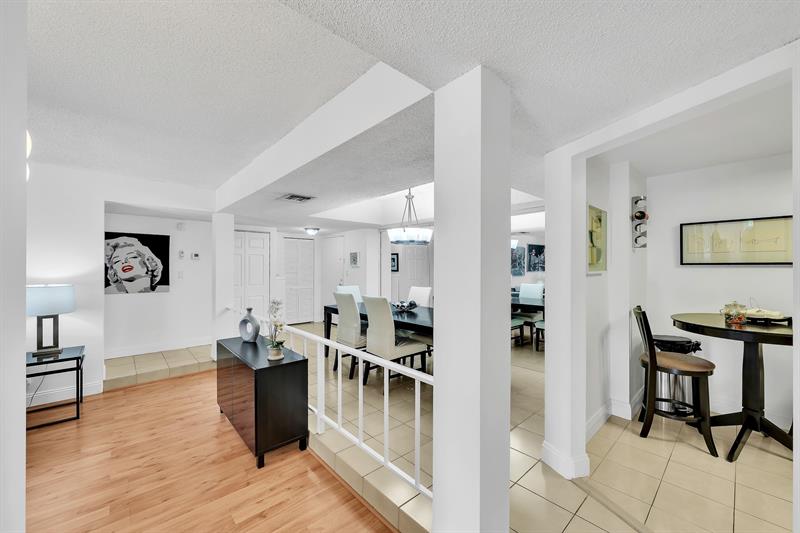 Image 10 of 42 For 3730 Inverrary Dr  3v