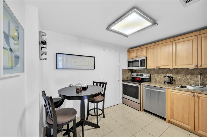 Image 12 of 42 For 3730 Inverrary Dr  3v