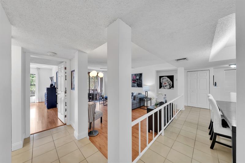 Image 13 of 42 For 3730 Inverrary Dr  3v