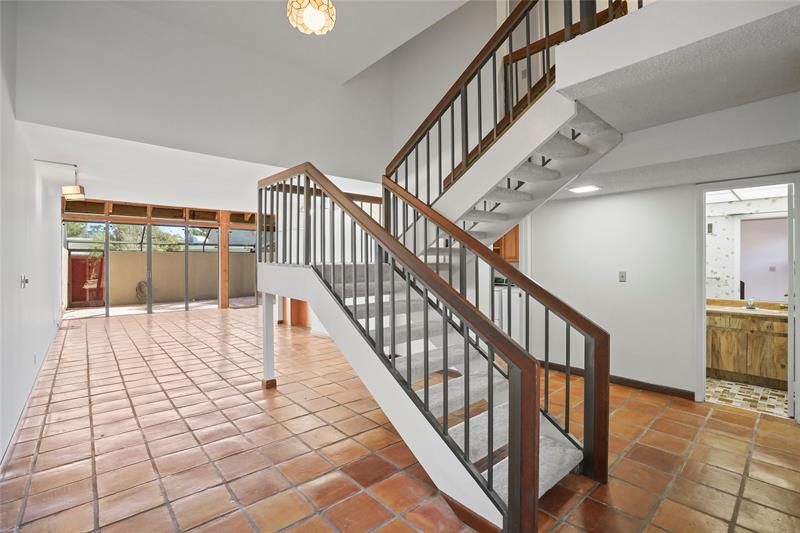 Image 10 of 39 For 1111 Windward Dr