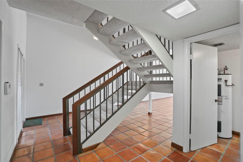 Image 13 of 39 For 1111 Windward Dr