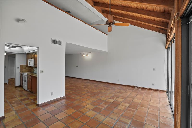 Image 15 of 39 For 1111 Windward Dr
