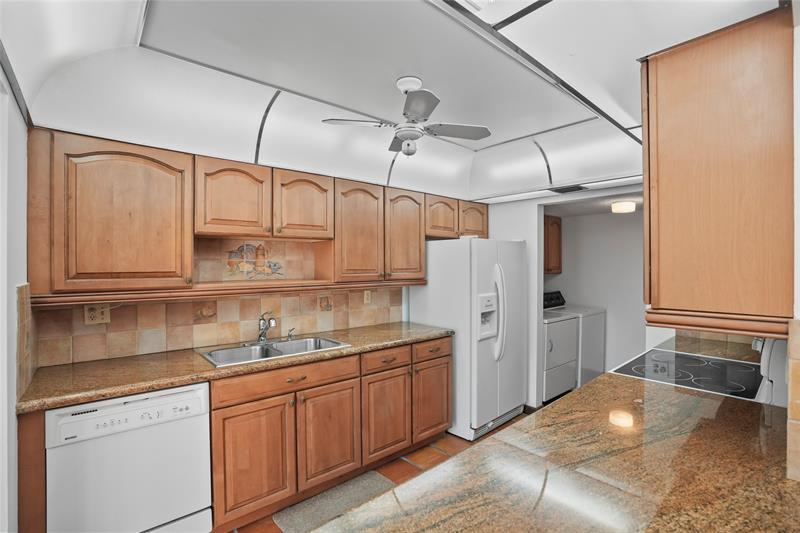 Image 18 of 39 For 1111 Windward Dr