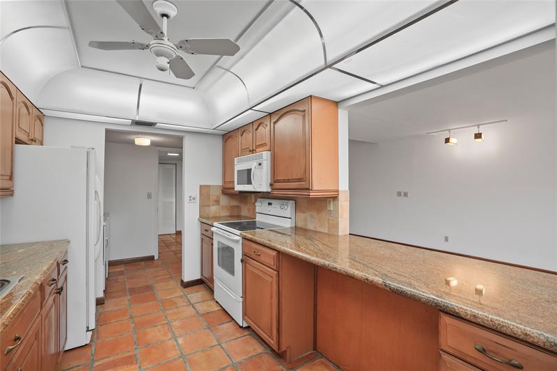 Image 19 of 39 For 1111 Windward Dr