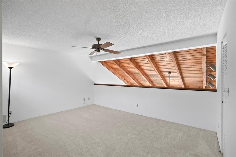 Image 21 of 39 For 1111 Windward Dr