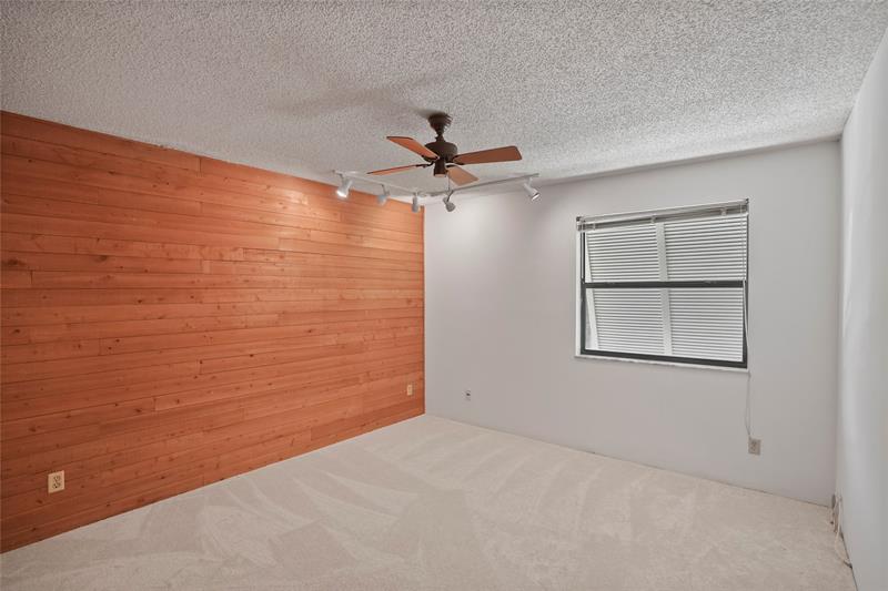 Image 28 of 39 For 1111 Windward Dr