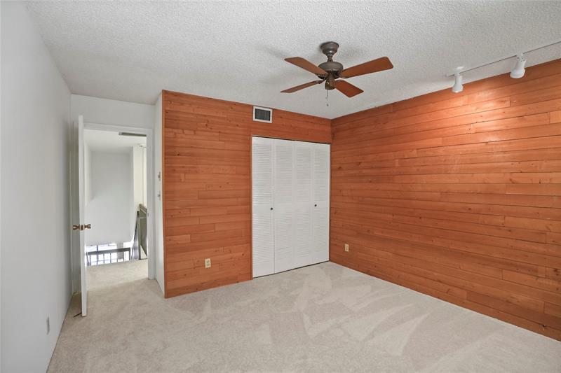 Image 29 of 39 For 1111 Windward Dr