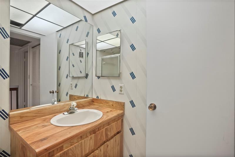 Image 32 of 39 For 1111 Windward Dr