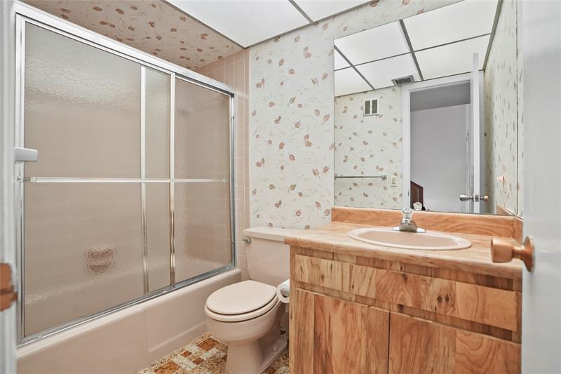 Image 34 of 39 For 1111 Windward Dr