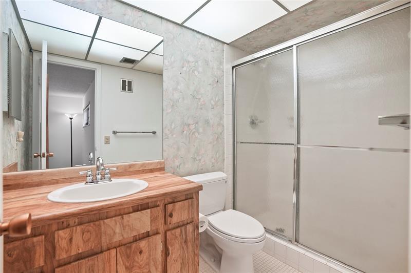 Image 35 of 39 For 1111 Windward Dr