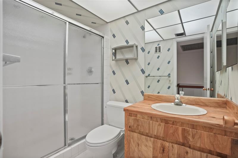 Image 36 of 39 For 1111 Windward Dr