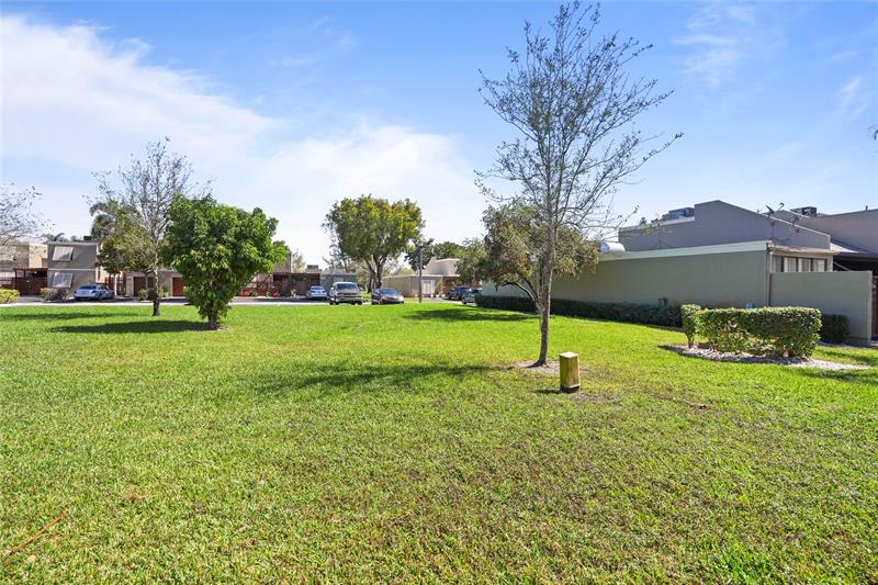 Image 7 of 39 For 1111 Windward Dr