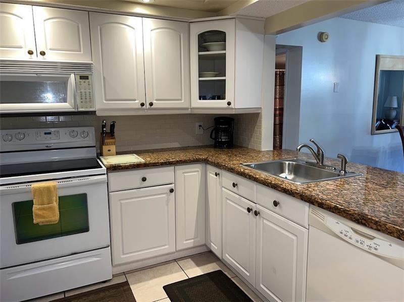 Image 10 of 27 For 4000 Crystal Lake Dr  212