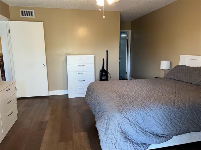 Image 16 of 27 For 4000 Crystal Lake Dr  212