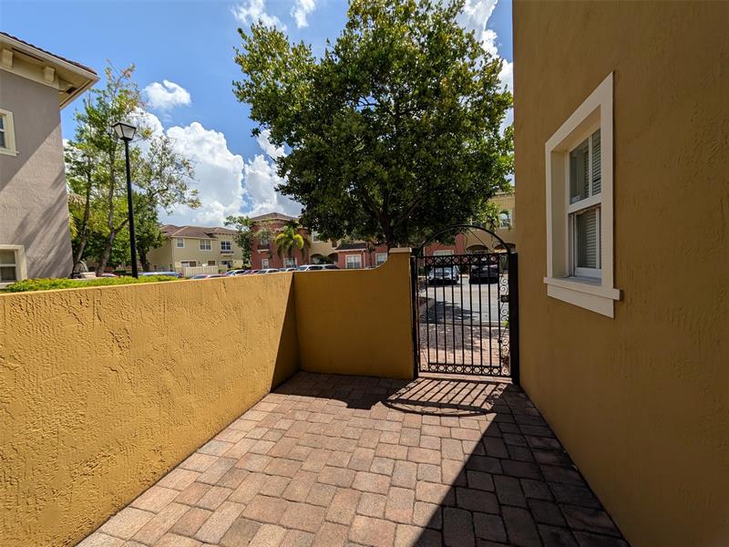 Image 3 of 36 For 2851 Prospect Rd  701