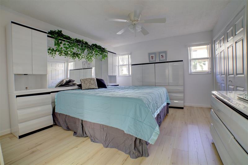 Image 10 of 14 For 4629 Poinciana St  204