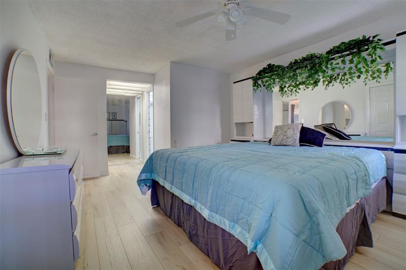 Image 11 of 14 For 4629 Poinciana St  204