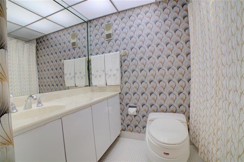 Image 12 of 14 For 4629 Poinciana St  204