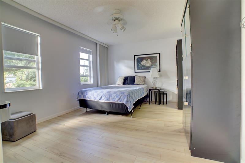 Image 13 of 14 For 4629 Poinciana St  204