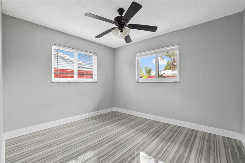 Image 10 of 19 For 4805 27th Way